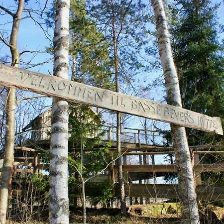 Tretopphytter Pa Grensen - Beverhytta Med Robat Og Gjeddefiske Halden Ngoại thất bức ảnh
